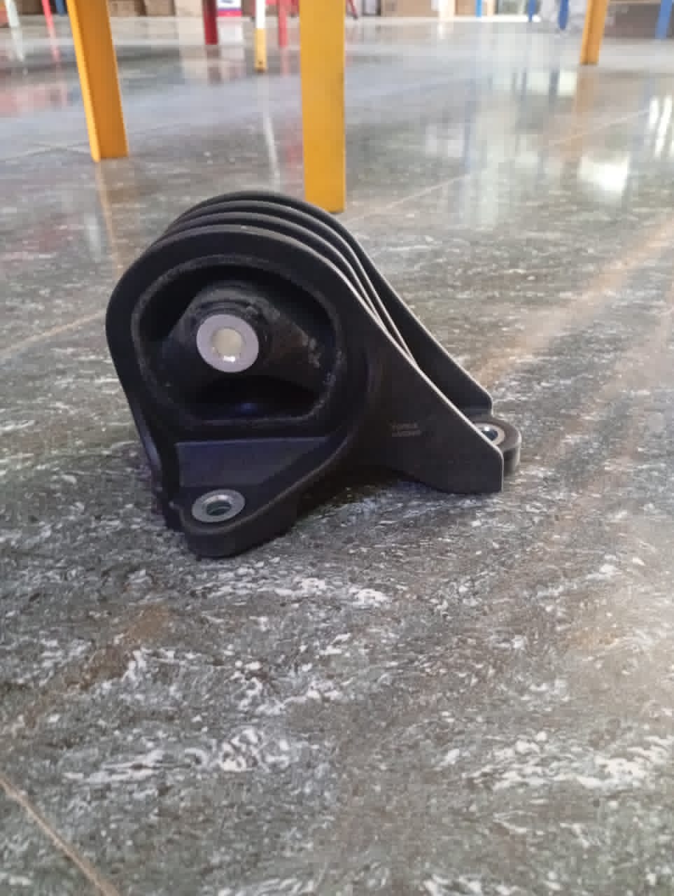 ENGINE SITTING FRONT A62015
